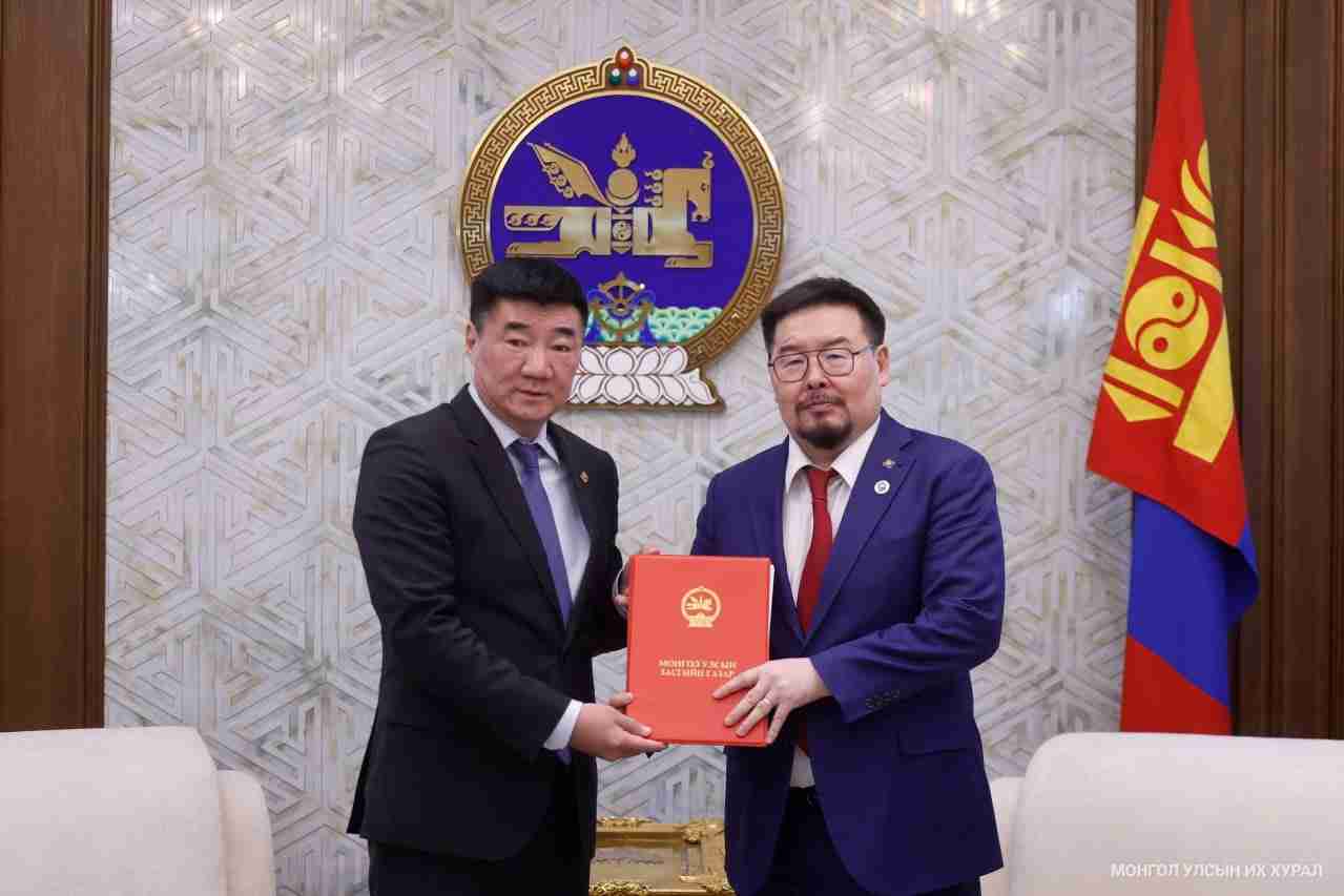 Төмөр замын тээврийн тухай хууль болон Иргэний нисэхийн тухай хуульд өөрчлөлт оруулах тухай хуулийн төсөл өргөн мэдүүлэв