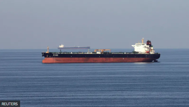 Америкийн нефть тээвэрлэгч хөлөг онгоцыг Иран улс саатуулжээ