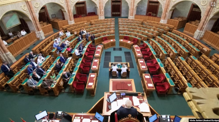 Унгарын парламент Шведийн хүсэлтийг хэлэлцэхийг хойшлуулжээ