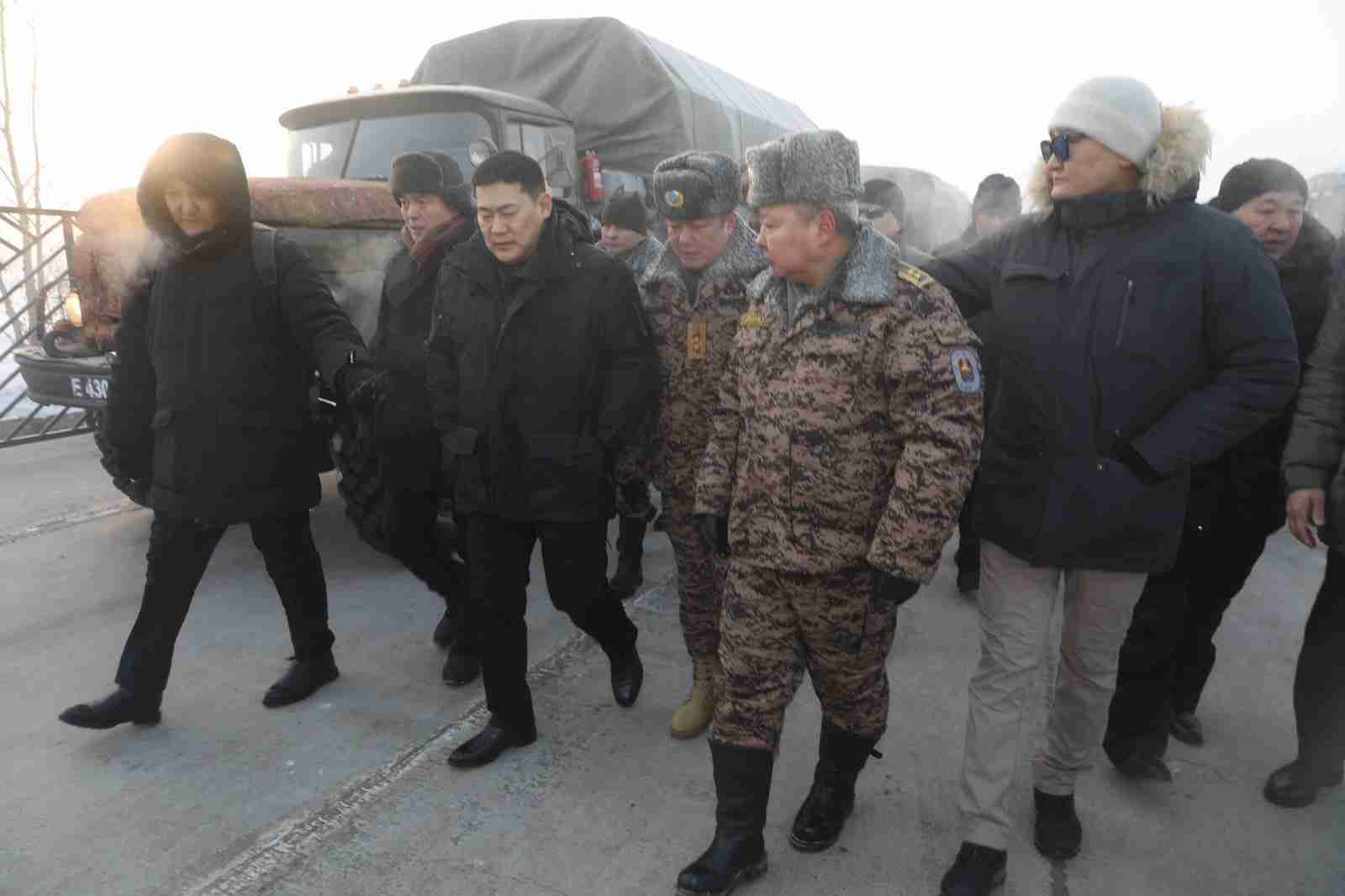 Хаваржилт хүндэрсэн аймаг, сумдад хүргэх өвс, тэжээл ачсан цуваа өнөөдөр хөдөллөө