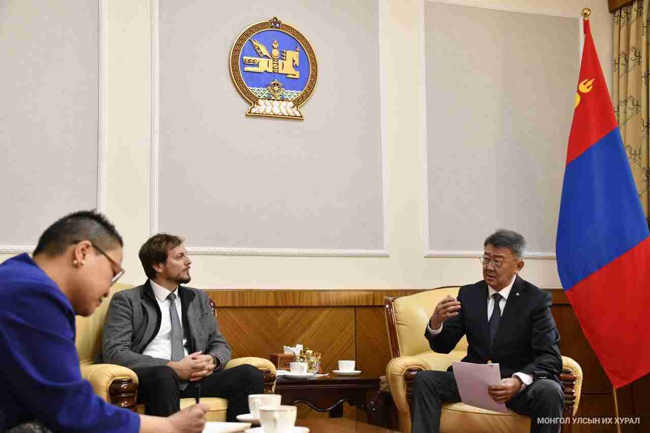 ЕАБХАБ-ын Ардчилсан институц, хүний эрхийн албаны зөвлөхүүдийг хүлээн авч уулзав