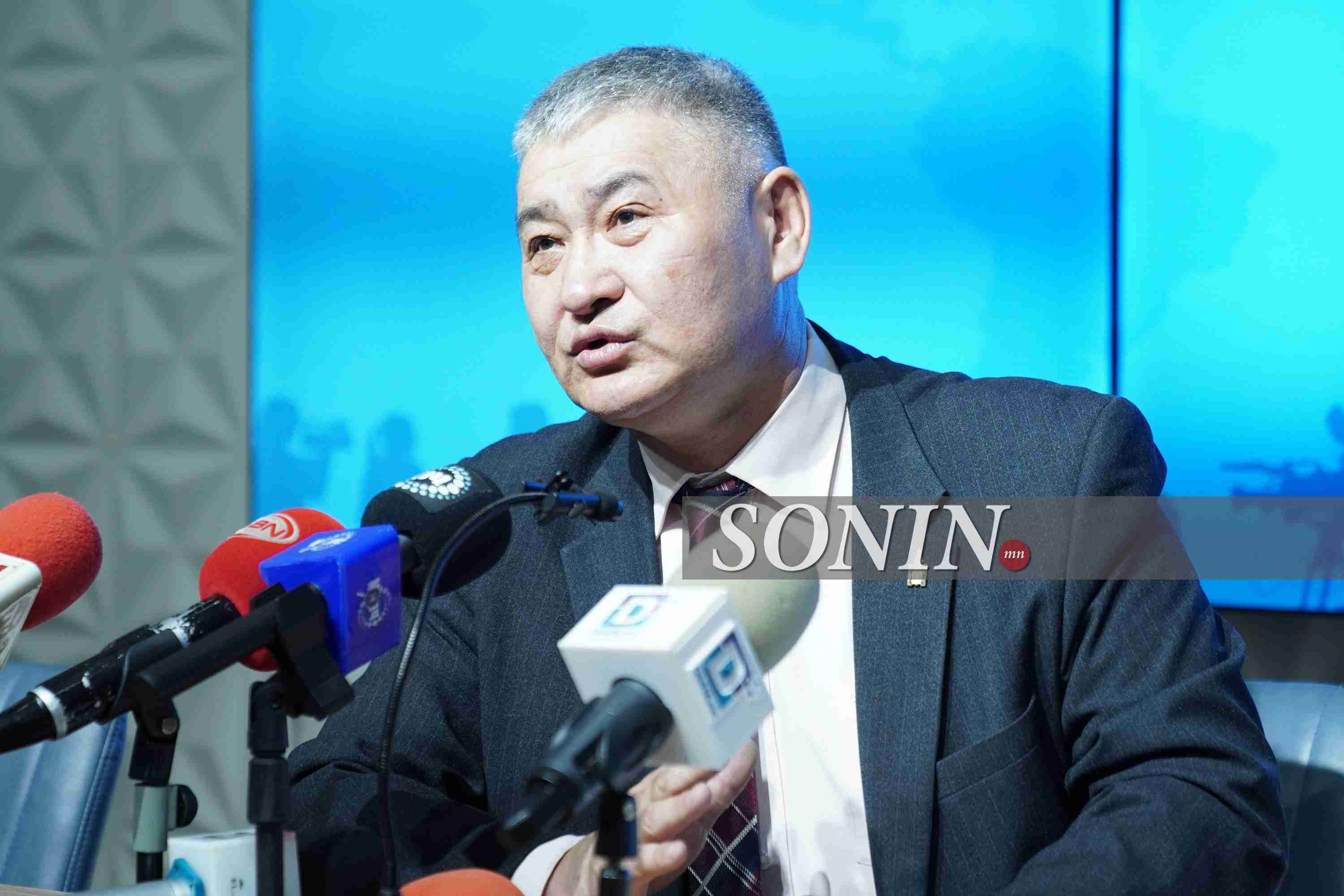 Орон нутгийн сургуулийн эмч нарыг хөдөлмөрийн мөлжлөгт байлгаж байна!