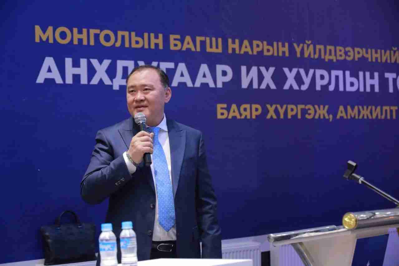 АН-ын дарга Лу.Гантөмөрт багш нарын цалинг 1000 ам долларт хүргэх хүсэлт хүргүүллээ