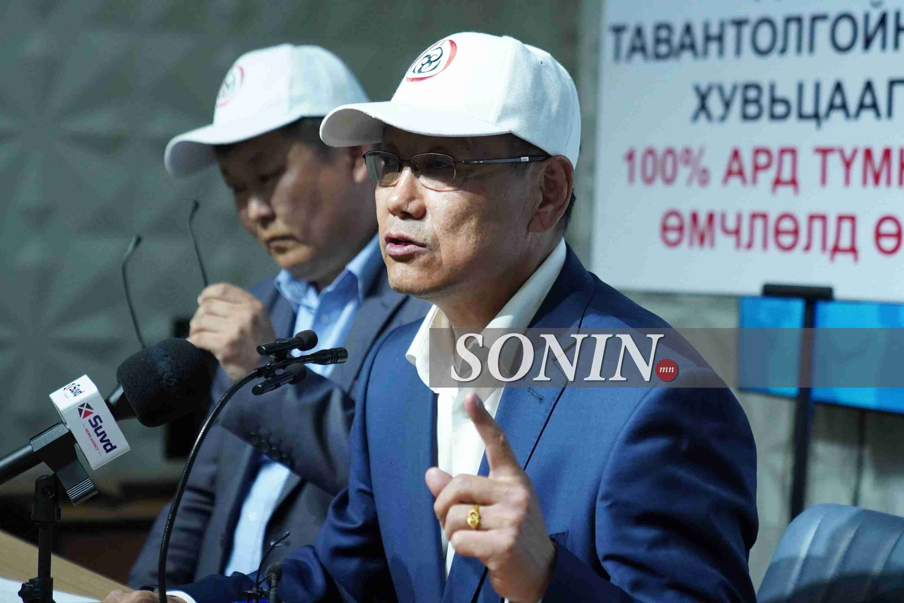 Тавантолгойг Хятад луу залгих гэж байна гэлээ