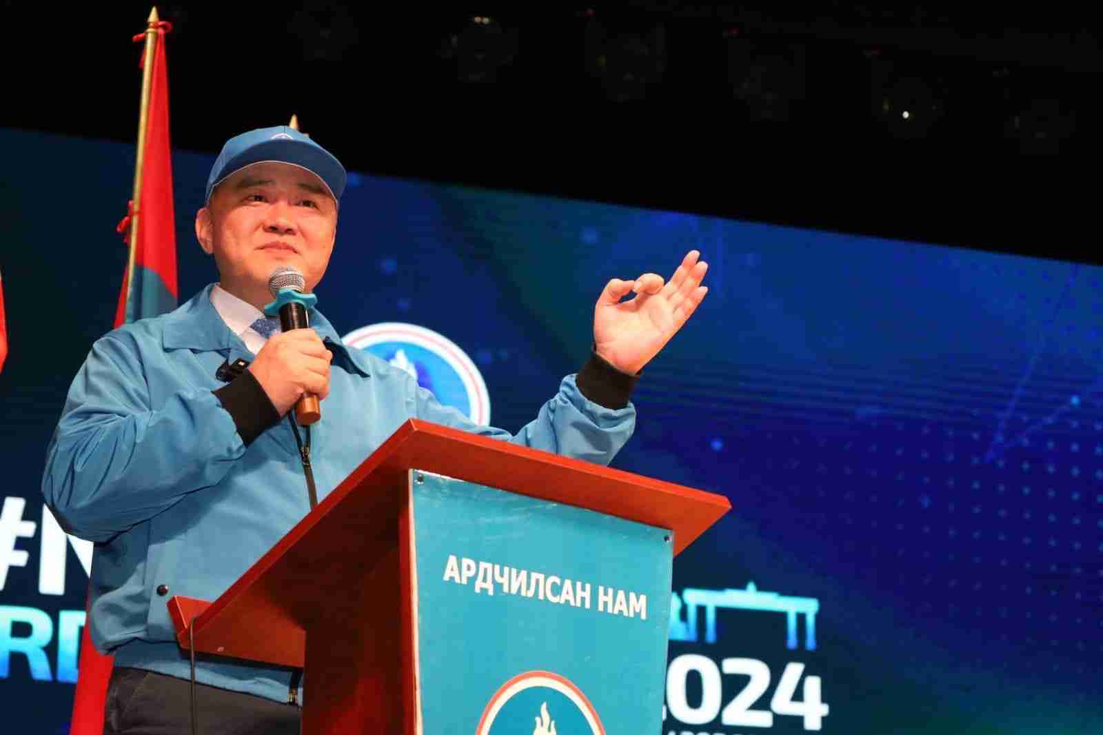 Л.Гантөмөр: Бид лицензээ, газраа, бүгдийг Хятадуудад алдаж байна