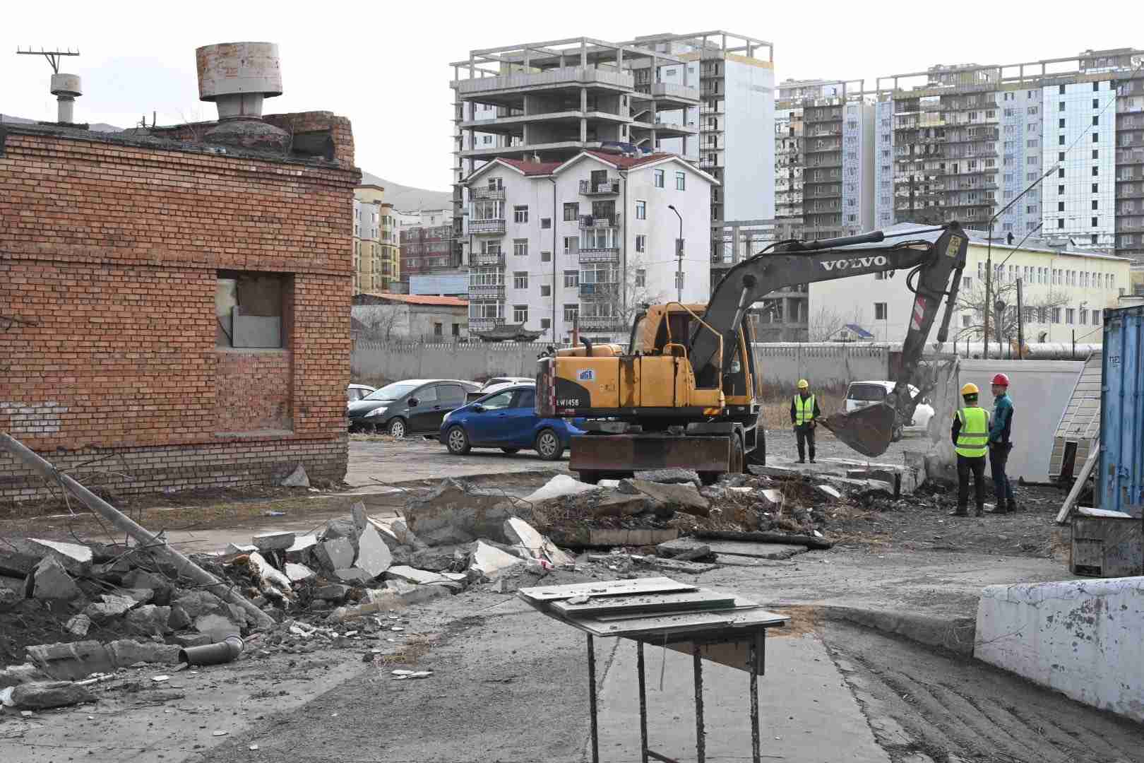 “Орхон” их сургуулиас 115 дугаар сургууль хүртэлх авто замын ажлыг эхлүүллээ