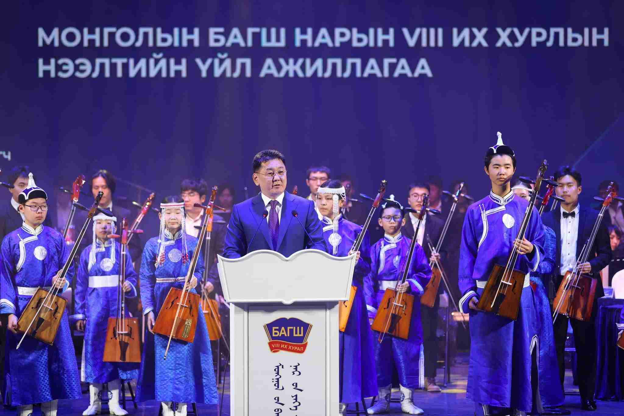 Ерөнхийлөгч У.Хүрэлсүх: Сургалтын чанар, хот, хөдөөгийн боловсролын чанарын ялгаа, багш нарын нийгмийн асуудалд анхаарал хандуулах шаардлагатай