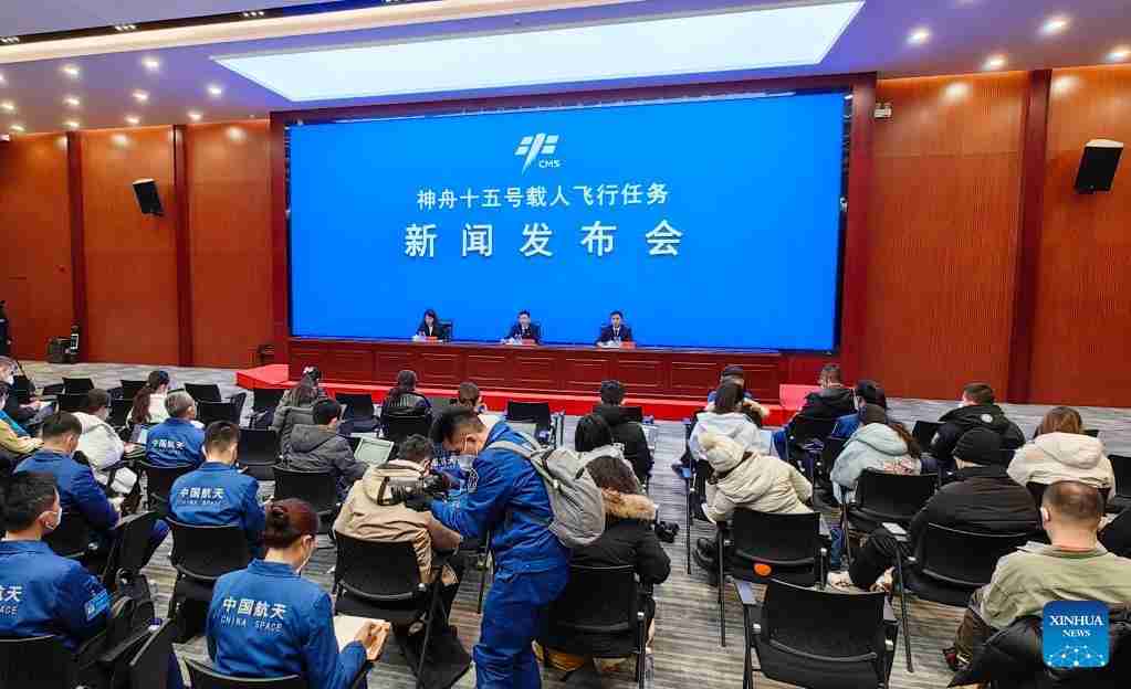 Хятадууд 2030 он гэхэд саран дээр хөл тавина гэжээ