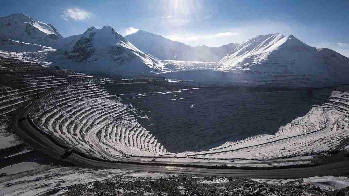 Кыргызийн улс төрийн хямралын “уурхай” Кумторын алт