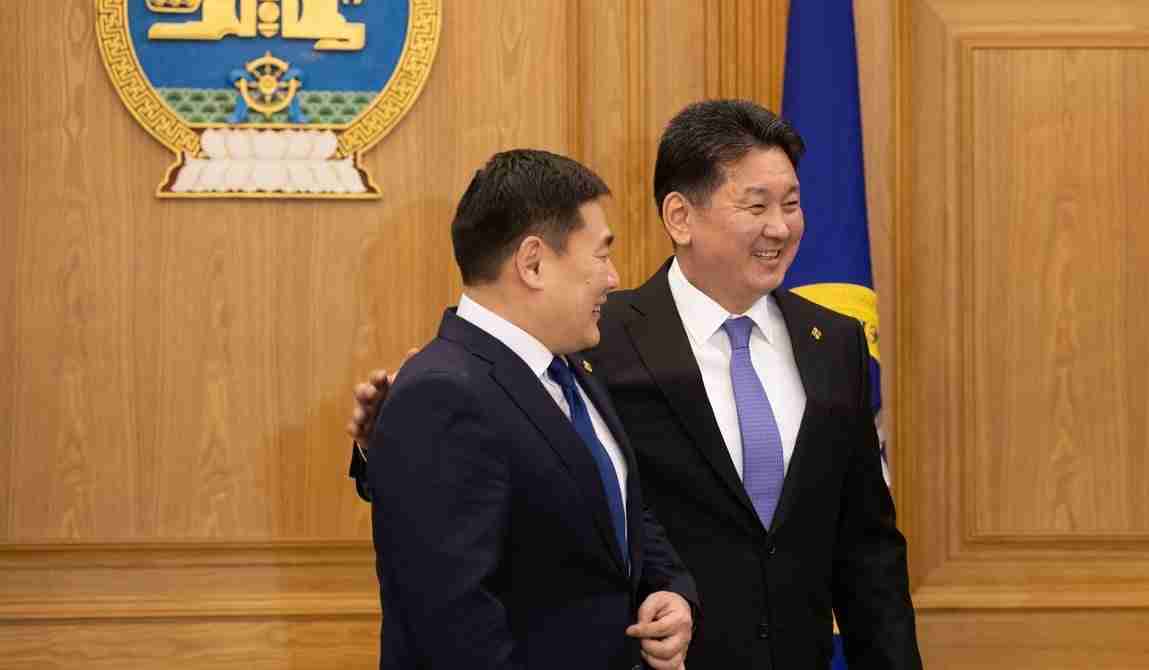 “Хүрэлсүх, Оюун-Эрдэнэ хоёр хагарна, нэг нь сунгагдана нөгөө нь үгүй гээд байгаа”