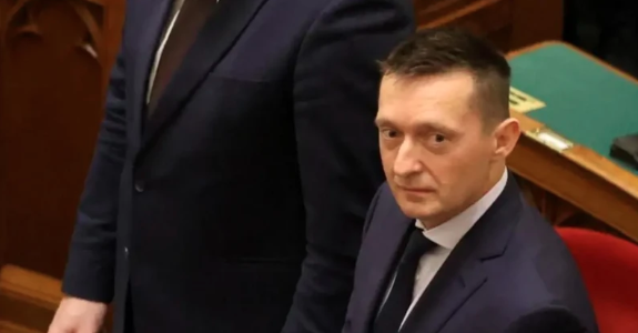 Унгарын сайдыг хоригийн жагсаалтад оруулжээ