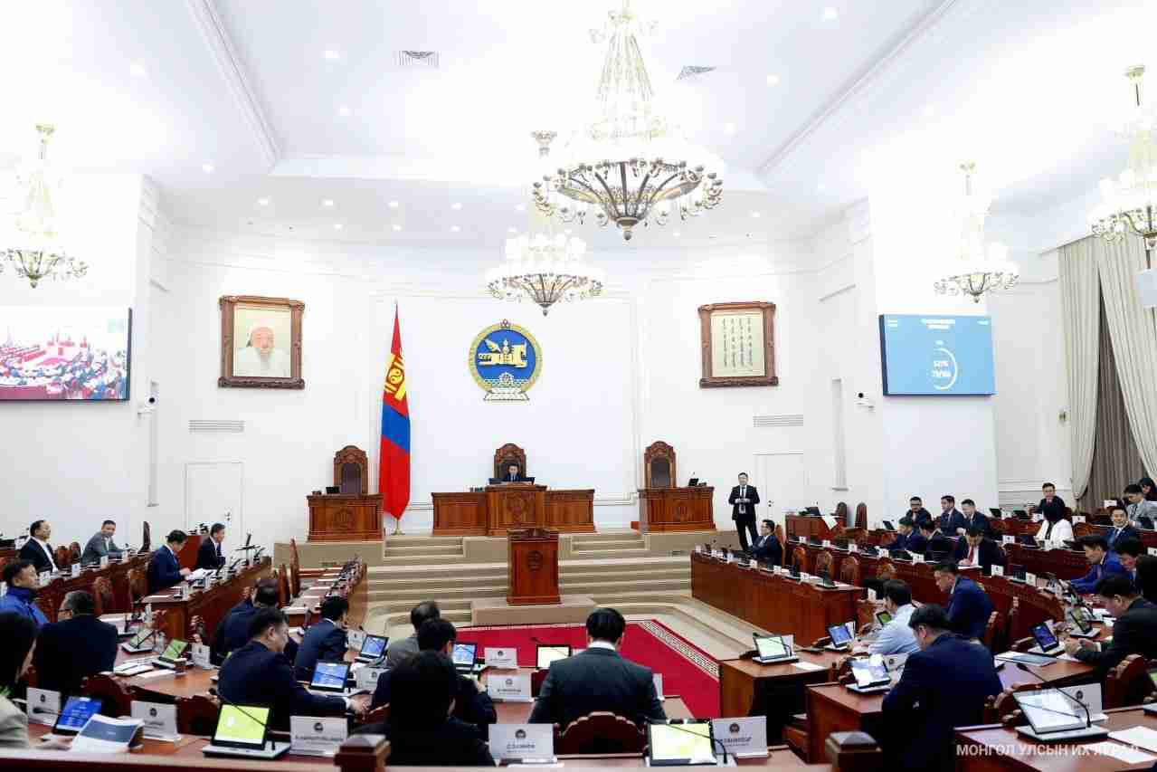 Монголын парламентад малчин, ажилчин, тариачин байхгүй. Дан баячууд, цул хөрөнгөтнүүд!