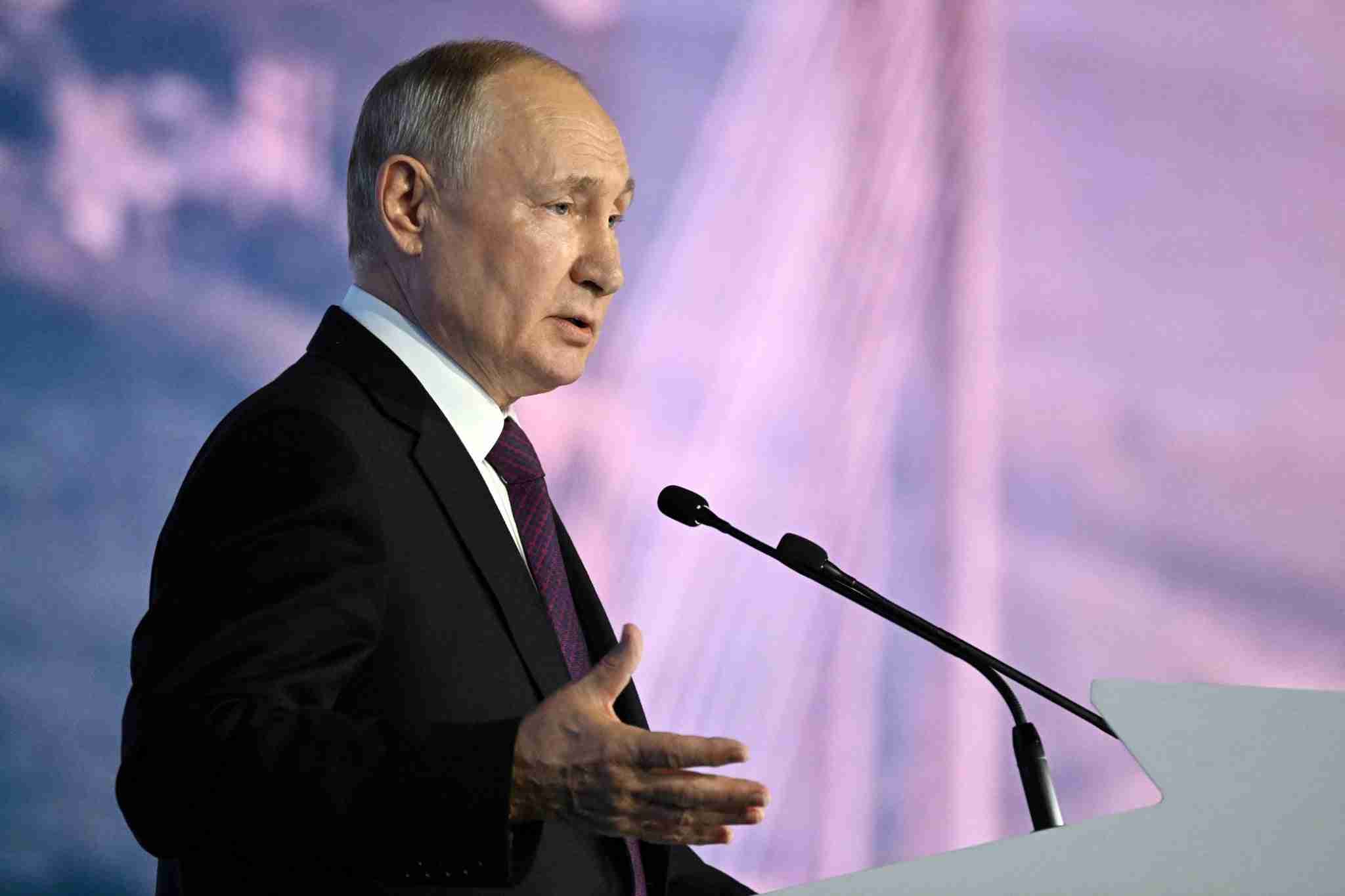 В.Путин: Орос, Америк харилцаагаа сэргээхэд бэлэн байна