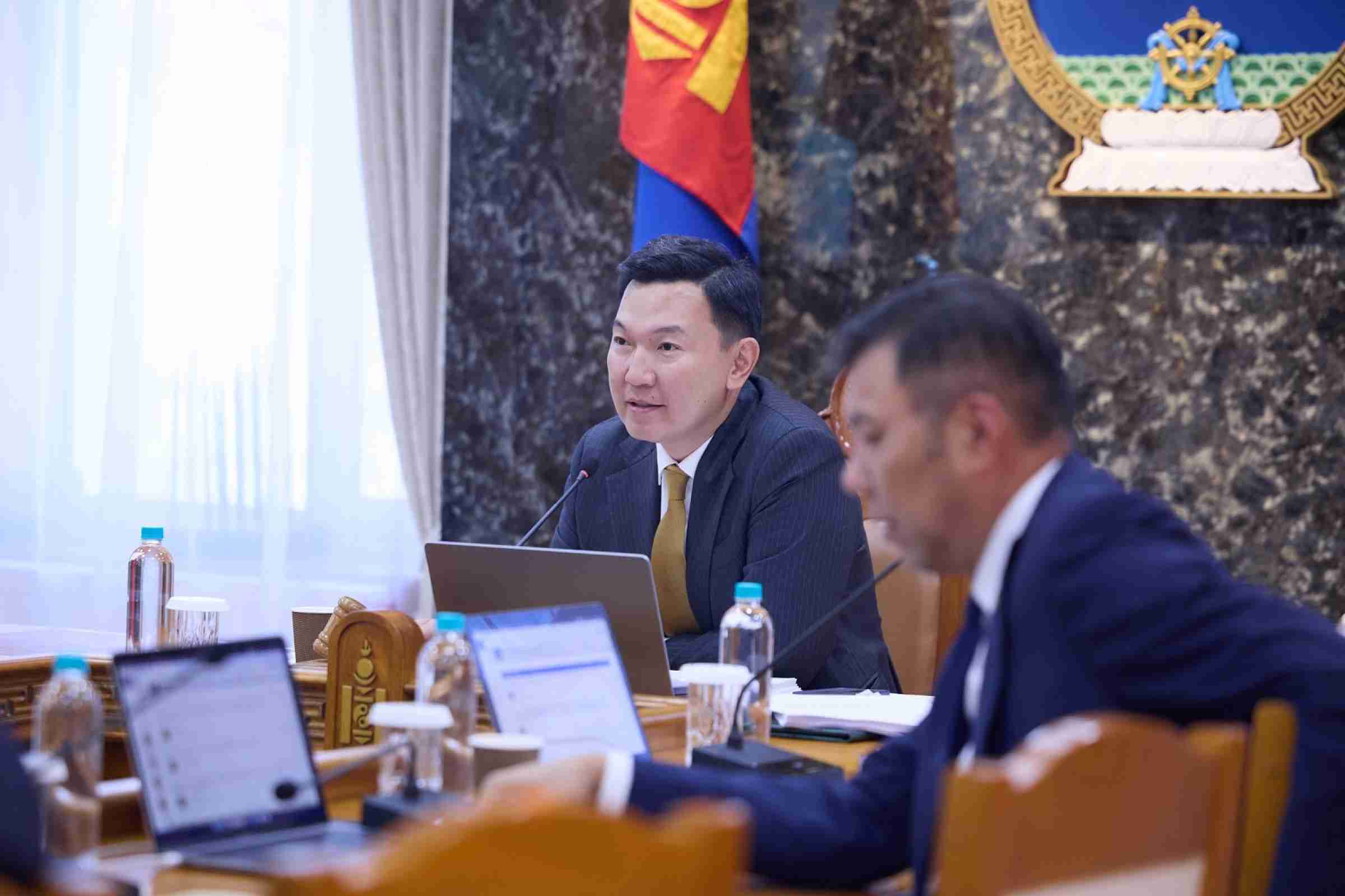 Н.Учрал улсаа бодож төсөв зурж байх зуур, гомдогсод улс төр хийж хор найруулав уу?