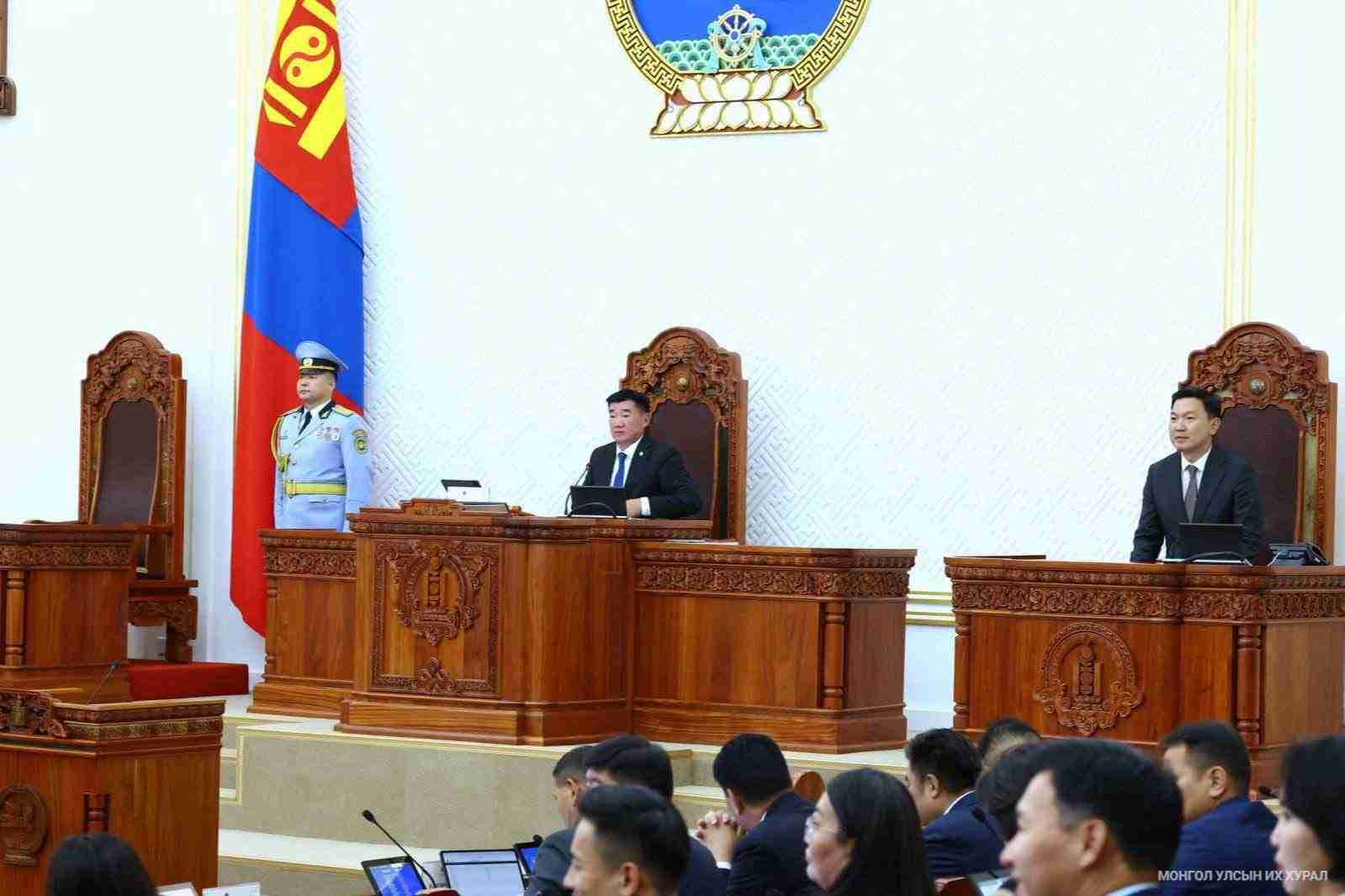 Ээлжит чуулганаар тодотгол, ирэх оны төсвийг хамтад нь хэлэлцэхээр болов