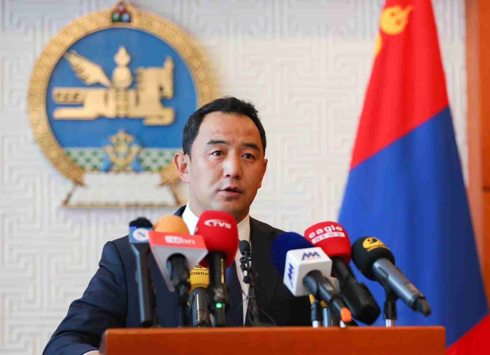 Ө.Золбаяр: Гадныханд газар эзэмшүүлсэн гэх асуудлыг яаралтай шалгаж хариуцлага тооцохыг Ерөнхийлөгч чиглэл болголоо