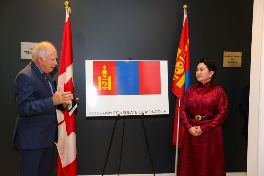 Монгол иргэдийн төлөөлөлтэй уулзаж, Өргөмжит консулын газрын нээлтэд оролцов