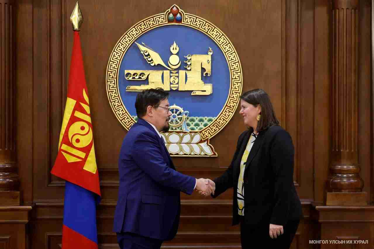 УИХ-ын дарга Г.Занданшатар Канад Улсаас Монгол Улсад суугаа Онц бөгөөд Бүрэн эрхт Элчин сайд Сандра Шуфани-г хүлээн авч уулзав
